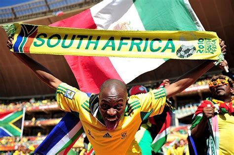  The 2010 FIFA World Cup: En Footbollsfest i Sydafrika och ett Land på Vägen mot Försoning